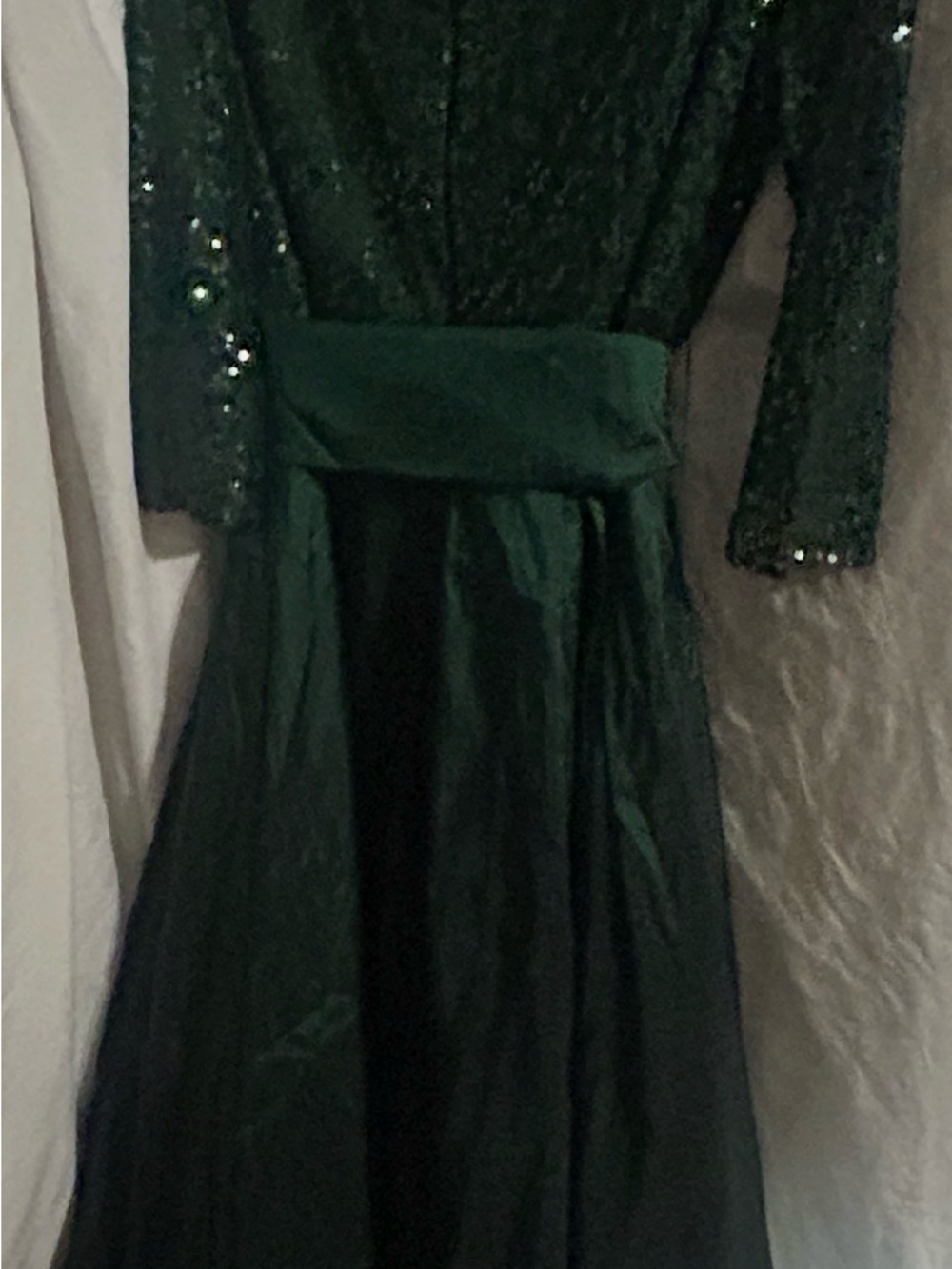 Jessica Howard Emerald Green Sequin Evening Gown